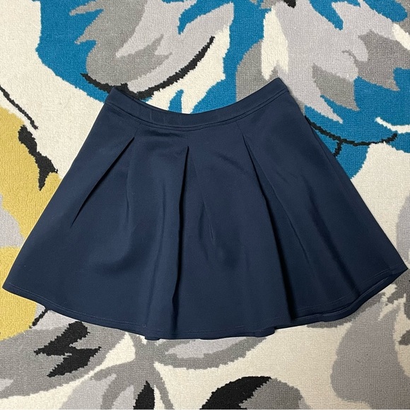 Abercrombie Navy Skirt - Picture 1 of 3